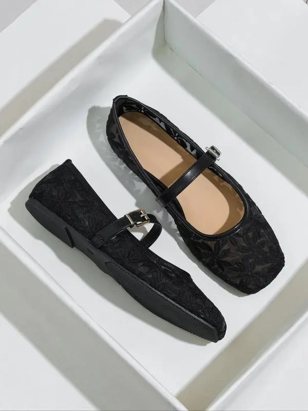 Dolce Lace Flats